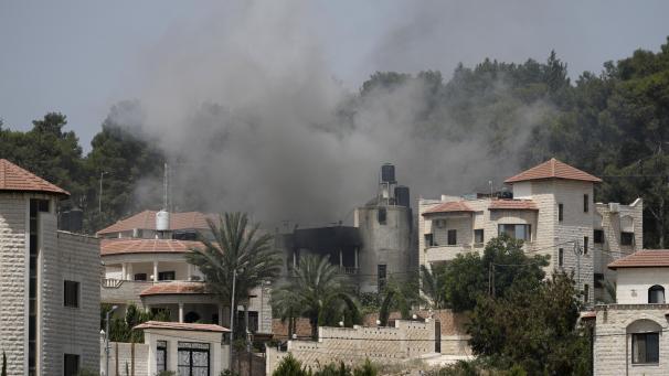 <p>Palästinensische Gebiete, Dschenin: Rauch steigt während einer israelischen Militäroperation in der Stadt Dschenin im Westjordanland auf. Die Lage in Nahost ist angespannt wie seit langem nicht. Auch im Westjordanland und in Jerusalem kommt es immer wieder zu gewaltsamen Vorfällen.</p>