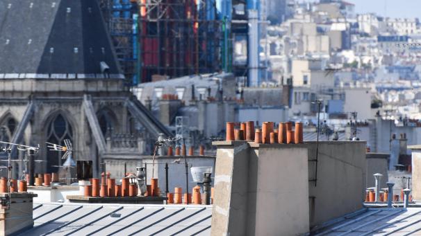 <p>Viele Dächer in der französischen Hauptstadt sind mit Zinkplatten bedeckt. Auch Kelmiser Zink könnte hier noch verarbeitet sein, weiß Museumsdirektor Jan Sabri Cetinkaya.</p>