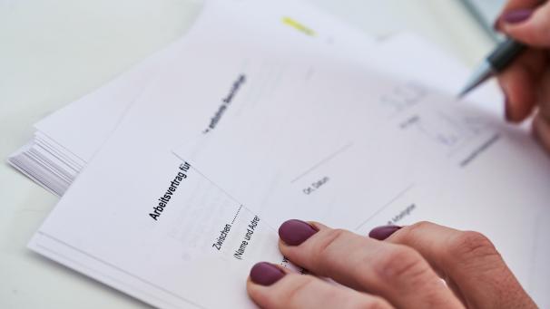 <p>Wenn es um die Lohnfindung geht, sind Arbeitnehmer und Arbeitgeber nicht auf derselben Wellenlänge.</p>