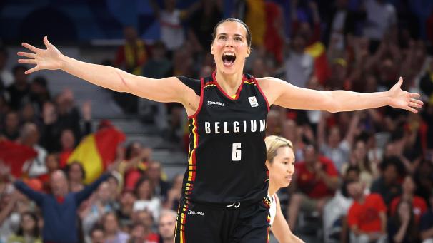 <p>Mit einem Kantersieg gegen Japan qualifizierten sich Antonia Delaere und die „Belgian Cats“ doch noch für das Viertelfinale. Am Mittwoch geht es gegen Spanien.</p>