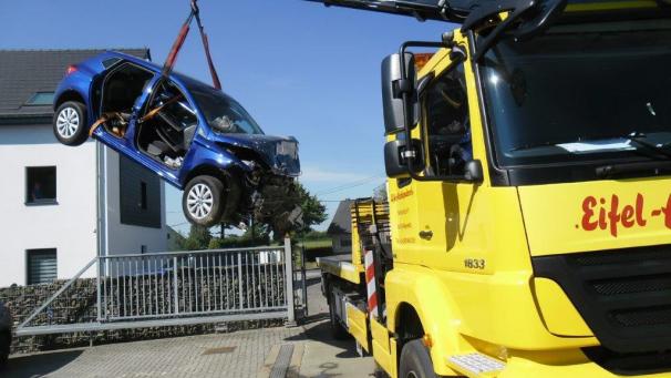 <p>Tag und Nacht muss der Abschleppdienst zur Stelle zu sein, wenn es heißt, verunglückte oder aus technischen Gründen nicht mehr fahrtüchtige Fahrzeuge zu bergen.</p>