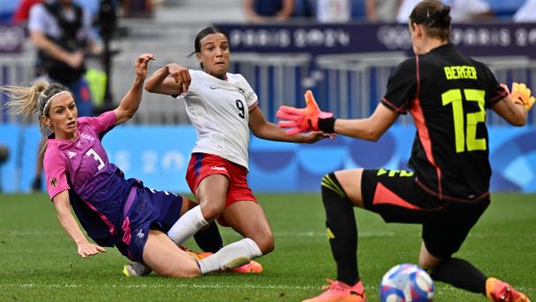 <p>Für die deutschen Fußballerinnen umKathy Hendrich (links)ist im Halbfinale von Olympia Endstation – jetzt gehts um Bronze.</p>
