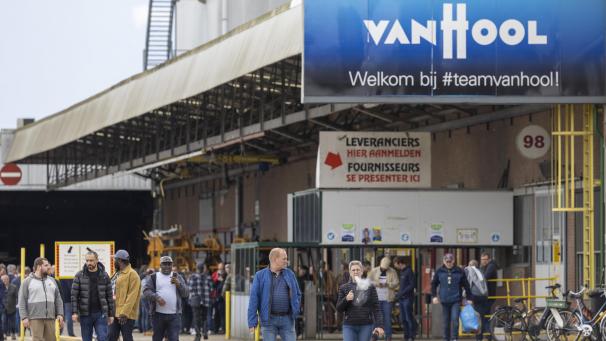 <p>Auch nach dem jüngst angekündigten Verlust von Jobs beim Bushersteller Van Hool konnten die Arbeitnehmer von Outplacement-Maßnahmen profitieren.</p>