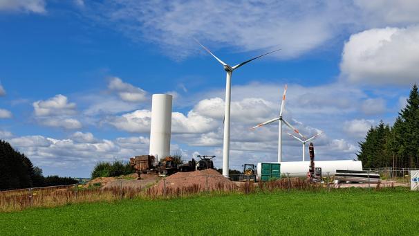 <p>Zu Jahresbeginn war eines der Windräder nahe Kehr und Weckerath einem Brand im Maschinenraum zum Opfer gefallen.</p>