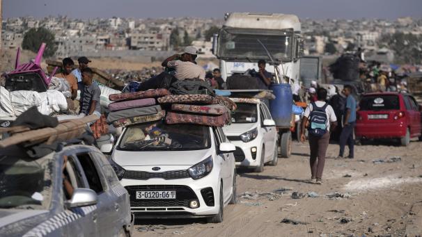 <p>Palästinensische Gebiete, Chan Junis: Palästinenser fliehen aus ihrem Gebiet im Gazastreifen, nachdem das israelische Militär die Evakuierung angeordnet hat und erklärt hat.</p>