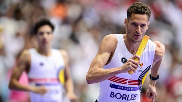 <p>Gut im Rennen: Dylan Borlée hat von Jonathan Sacoor das Staffelholz übernommen und geht als Führender in die zweite Runde.</p>