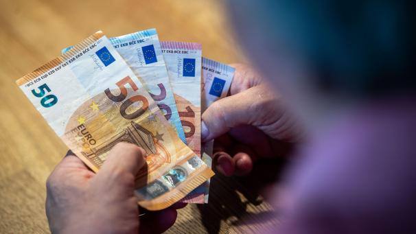 <p>Es ist es schwer zu sagen, welche Option für den Ruhestand die finanziell vorteilhaftere ist. Es kommt auf die persönliche Situation des Betroffenen an.</p>