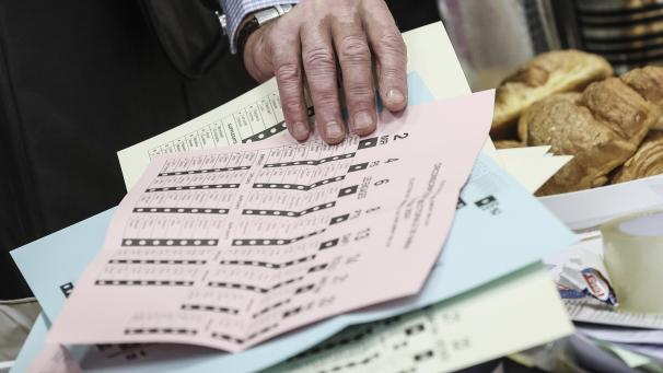 <p>Dieses Bild entstand am 9. Juni in einem Wahlbüro in Namur.</p>