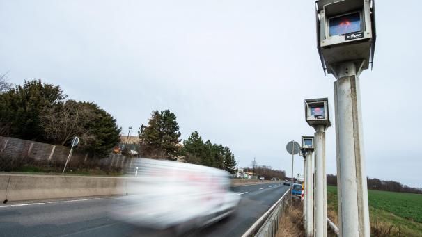 <p>Das „Westfalen-Blatt“ hatte berichtet, dass beispielsweise bei der Staatsanwaltschaft Bielefeld Verfahren unbearbeitet verjährt seien. Dabei gehe es um Verkehrsdelikte wie kleinere Tempoverstöße, bei denen kein Fahrverbot droht.</p>