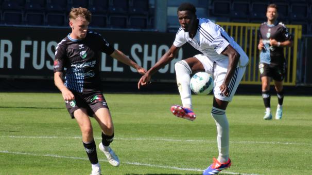 <p>Pape Niang (rechts) ersetzt nach 69 Minuten den verletzten Amadou Keita.</p>