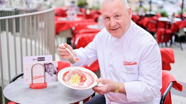 <p>Dario Fontanella, der Erfinder des Spaghetti-Eis, stattet Eupen einen Besuch ab.</p>