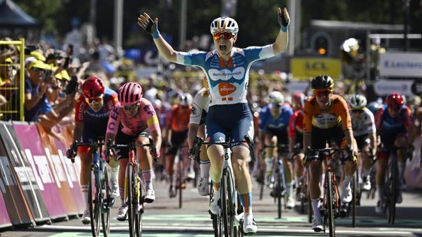 <p>Auftaktsieg: Charlotte Kool fährt in Den Haag ins Gelbe Trikot.</p>