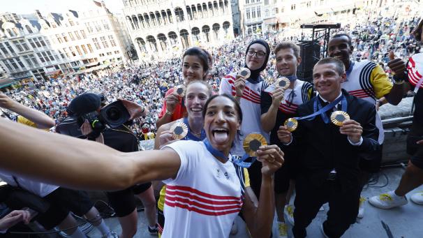 <p>Das belgische Foto des Jahres? Nafi Thiams Medaillenselfie mit Noor Vidts, Gabriella Willems, Sarah Chaari, Fabio Van den Bossche, Remco Evenepoel und Bashir Abdi (v.l.n.r.).</p>
