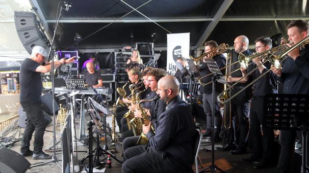 <p>Uncle Mike’s Big Band stand unter der Leitung von Jean-Pol Steffens.</p>