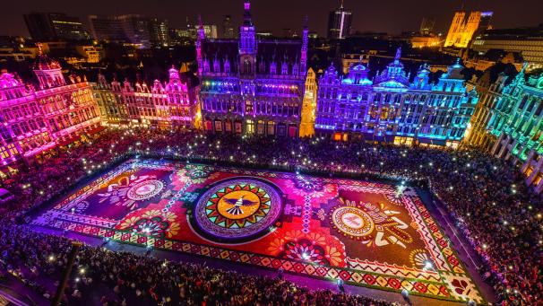 <p>Der Blumenteppich auf dem Grand’Place im Glanz einer atemberaubenden Lichtshow (Archivbild)</p>
