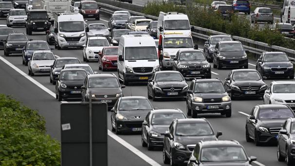 <p>Wie die Behörden in Belgien Autos besteuern, sei nicht mehr angemessen, stellen zwei Professoren der Unis Antwerpen und Löwen in einer Analyse fest.</p>