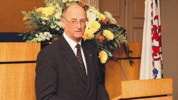 <p>Manfred Beckers Mitte Januar 2006 bei einer Feierstunde zu seiner Verabschiedung als PDG-Generalsekretär</p>