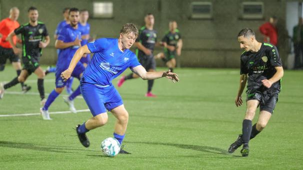 <p>Eupen B (Benedict Weinberg am Ball) ging nach der Pause buchstäblich baden.</p>