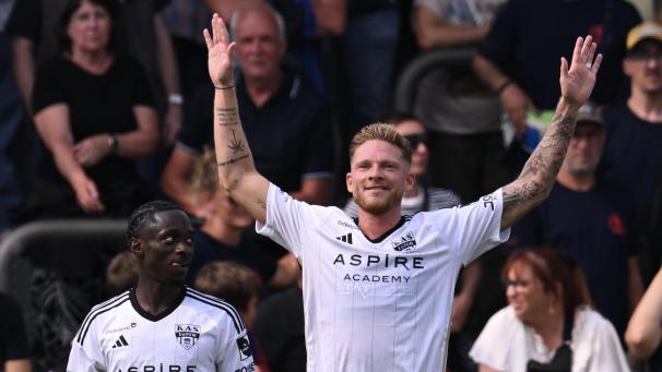 <p>Renaud Emond leitet mit einem Handelfmeter den Eupener Auswärtssieg ein.</p>