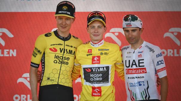 <p>Jonas Vingegaard (Bildmitte)</p>