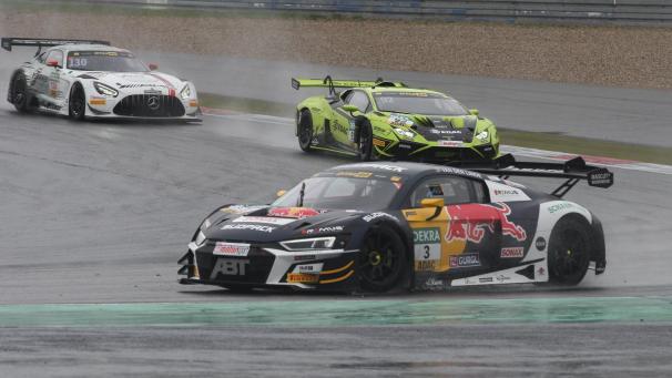 <p>Regenschlacht am Samstag bei der DTM am Nürburgring, hier mit dem Führungstrio.</p>