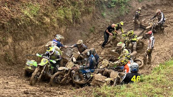 <p>Schlammschlacht und Chaos beim Motocross: Kein Fahrer kam in Ohlenberg noch den Anstieg hoch.</p>