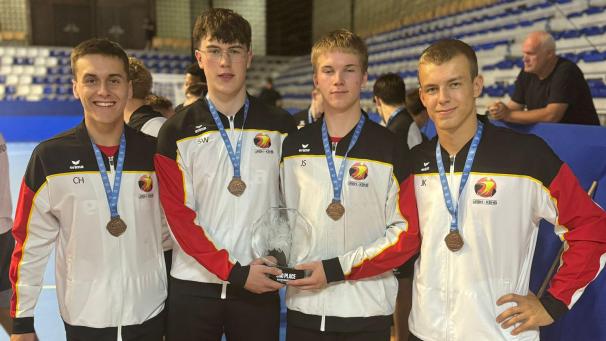 <p>Colin Herné, Simon Werding, Joshua Schmitz und Julian Kirschbaum (v.l.n.r.) freuen sich über Bronze.</p>