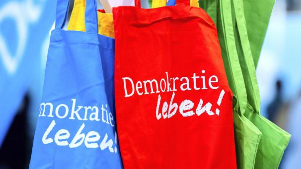 <p>Das Institut für Demokratiepädagogik der DG (IDP) hat den Jahresbericht der Aktivitäten aus 2023 veröffentlicht.</p>