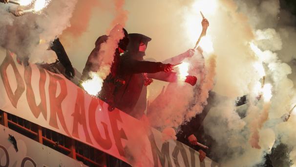 <p>Immer wieder kam es bei Spielen zu gefährlichen Szenen. Die Pro League fordert nun eine bessere Zusammenarbeit mit Polizei und Justiz.</p>