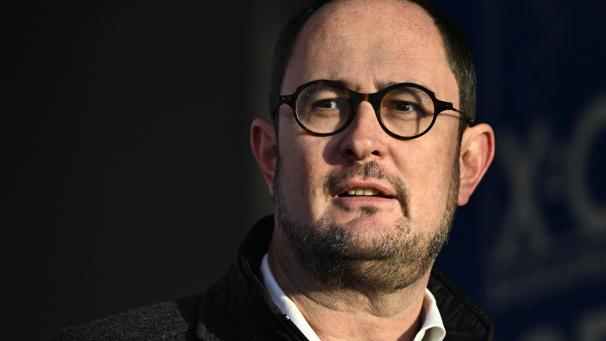 <p>Sechs Tatverdächtige, die dem Drogenmilieu zugeordnet werden, sollen im September 2022 die Entführung des damaligen Justizministers Vincent Van Quickenborne geplant haben. Aus Mangel an Beweisen wurde dieser Straftatbestand jetzt von der Liste der Anklagepunkte gestrichen.</p>