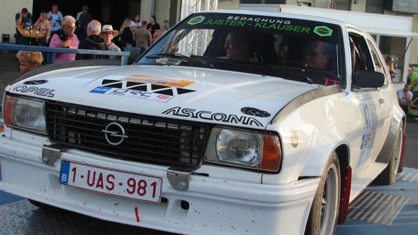 <p>Küches-Dahm steuern in Hillesheim wieder ihr Kultauto Opel Ascona 400.</p>
