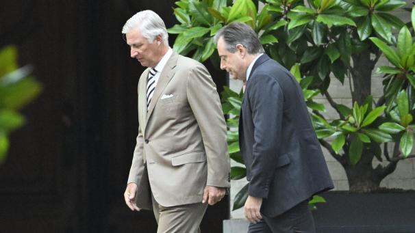 <p>König Philippe empfing einen sichtlich angeschlagenen Bart De Wever.</p>