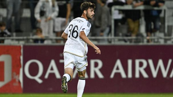 <p>Luca Chavet kam zur Pause aufs Feld.</p>