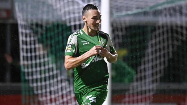 <p>Over and out: William Belle schraubt mit seinem 3:1 kurz vor Schluss den Deckel auf das Derby und lässt Raeren-Eynatten im Regen stehen.</p>
