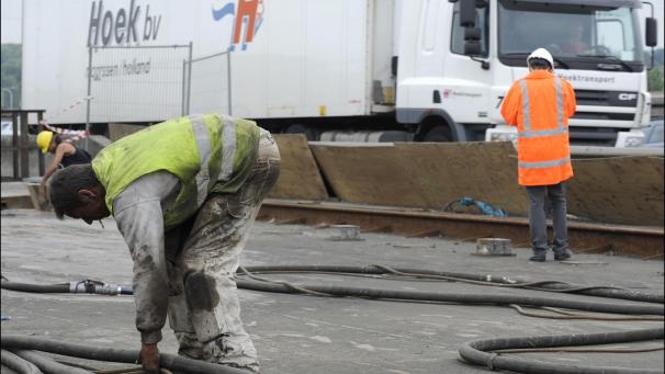 <p>Im Zuge der umfangreichen Baumaßnahmen am Viadukt von Vilvoorde gilt an den Wochenenden ein Fahrverbot für Lkw über 3,5 Tonnen.</p>