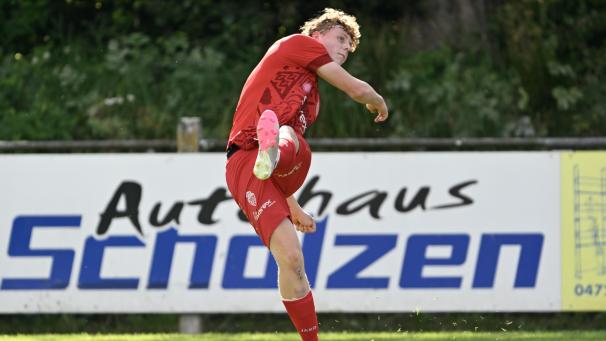 <p>Aus 30 Metern schoss Vico Vannerum das erste Lontzener Tor in dieser Saison.</p>
