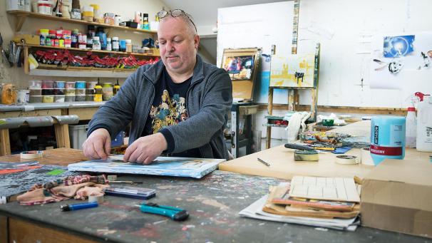 <p>Romain Van Wissen präsentiert am Sonntag aktuelle Werke und spricht über bevorstehende Ausstellungen und Projekte.</p>