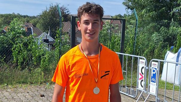 <p>Ohne viele Trainingseinheiten lief der Rechter Matteo Felten über 100 Meter Hürden zu Silber.</p>