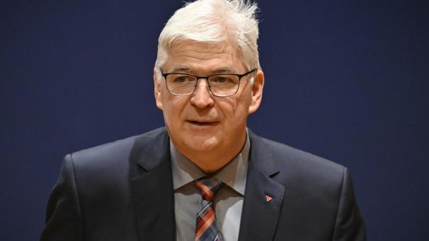 <p>Charles Servaty gehörte dem Gemeinderat von Bütgenbach seit den Wahlen 1994 an und war dort seit 2001 als Erster Schöffe tätig, bis er Ende Januar 2023 Präsident des Parlamentes der Deutschsprachigen Gemeinschaft (PDG) wurde.</p>