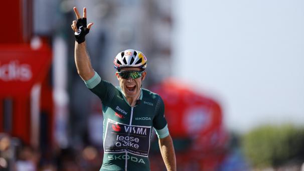 <p>Er zeigts an: Wout van Aert gewinnt seine dritte Etappe bei der Vuelta.</p>