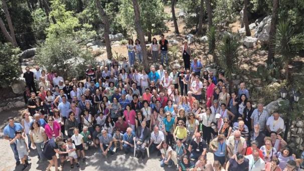 <p>Teilnehmer der Mariapoli in Beirut: Kurz vor seiner Abreise aus dem Libanon hatte Bernard Keutgens das Sommertreffen organisiert.</p>
