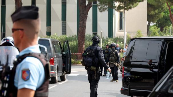 <p>Nach der Explosion vor einer Synagoge im südfranzösischen La Grande-Motte hat die Anti-Terror-Staatsanwaltschaft die Ermittlungen übernommen.</p>