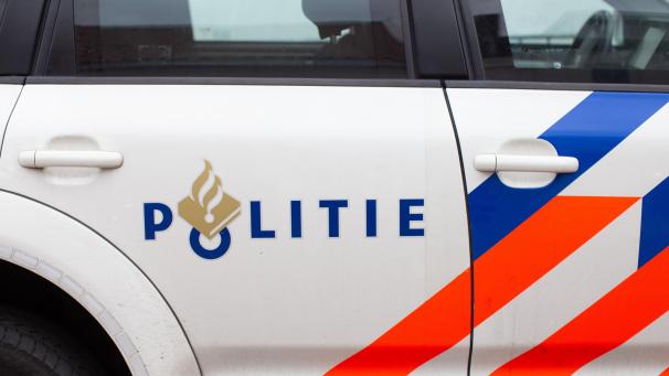 <p>Weil er unbedingt festgenommen werden wollte, schlug ein Mann in Tilbug (NL) die Scheiben von drei Polizeifahrzeugen ein.</p>