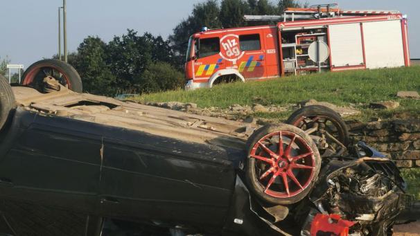 <p>Am Kreisverkehr Steinerberg in St.Vith überschlug sich ein Auto.</p>