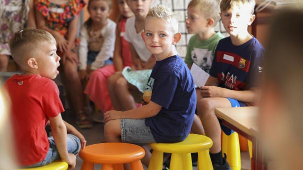 <p>Die Sitzplätze sind schon mal eingenommen und die Schulkinder bereit für ihren ersten Tag.</p>