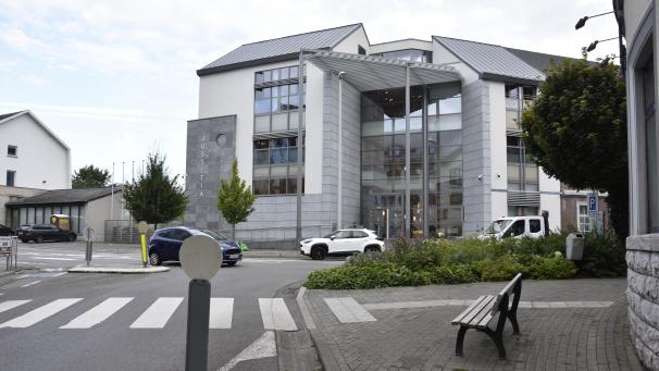 <p>Ein Blick auf das Justizgebäude in Eupen</p>