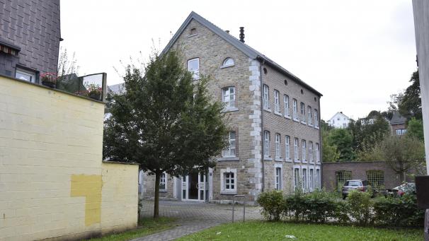 <p>Auf dem städischen Gebäude in der Borngasse 1B wird eine Photovoltaikanlage installiert.</p>