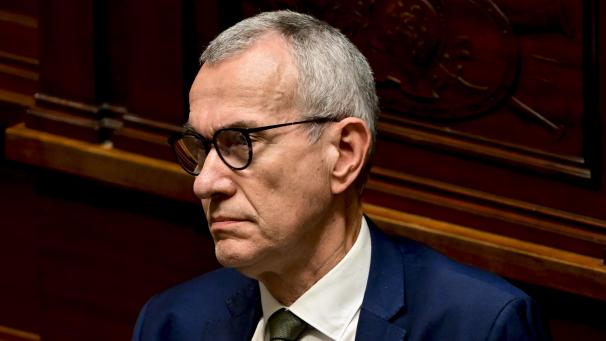 <p>Per Gerichtsurteil ist es dem noch amtierenden Gesundheitsminister Frank Vandenbroucke untersagt, die bei der Firma Medista gelagerten Corona-Impfstoffe sowie anderes medizinisches Material vernichten zu lassen.</p>