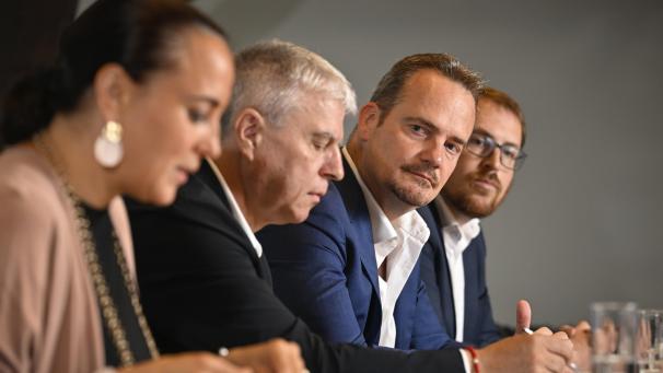 <p>Die DG-Regierung: Lydia Klinkenberg, Gregor Freches, Oliver Paasch und Jérôme Franssen (von links)</p>