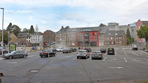 <p>Ein Blick auf den Eupener Werthplatz: Der untere Bereich des Areals wurde im Mai dieses Jahres neu asphaltiert.</p>